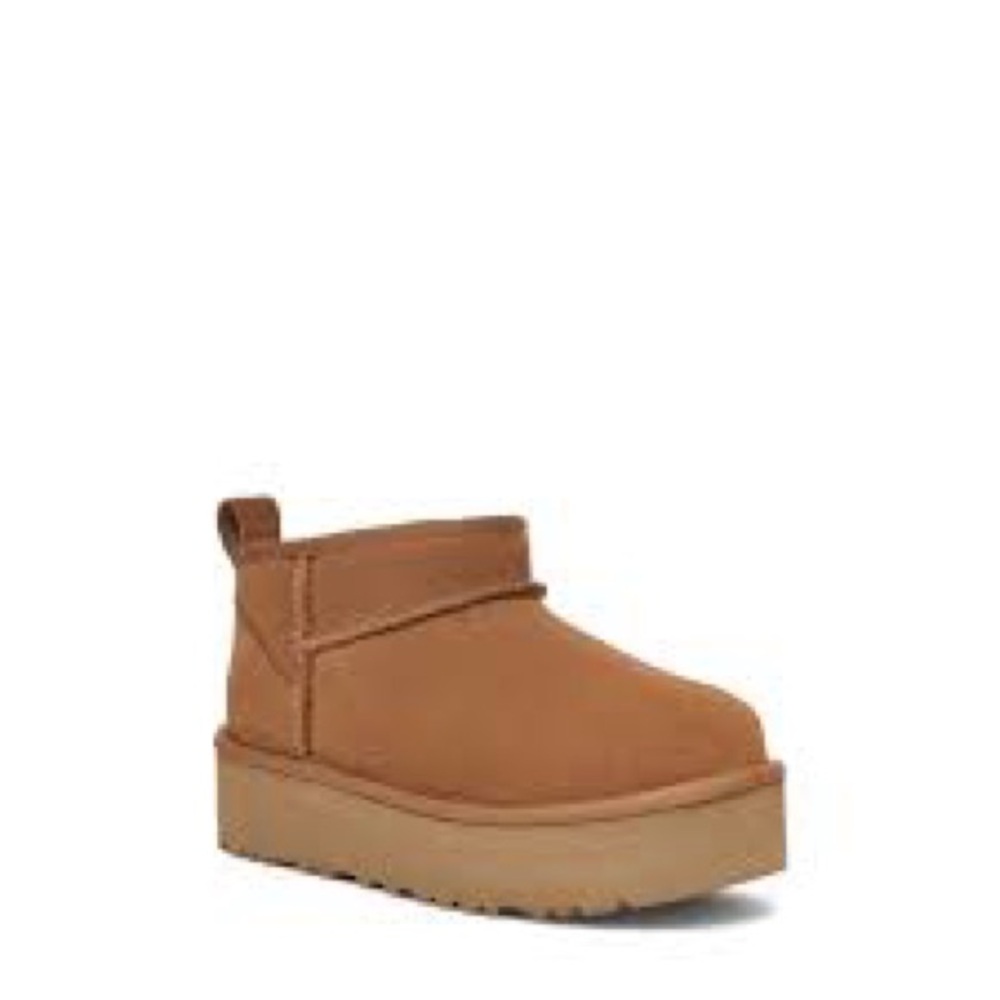 UGG Classic Girls Ultra Mini Platform Boot ~ Big Kids ~ Size 5